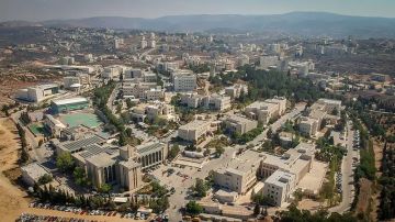 المركز الفلسطيني للدفاع عن الأسرى يدين اقتحام العدو الإسرائيلي جامعة بيرزيت ومنع فعالية تضامنية