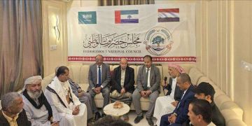 قلق في صفوف الرئاسي مع تدشين السعودية انفصال حضرموت رسميا بإسقاط علم اليمن قلق في صفوف الرئاسي مع تدشين السعودية انفصال حضرموت رسميا بإسقاط علم اليمن