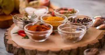 خبراء يحددون 5 توابل تحسن مستويات السكر والكوليسترول في الدم خبراء يحددون 5 توابل تحسن مستويات السكر والكوليسترول في الدم