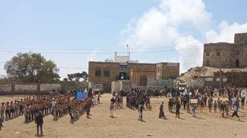 عرض شعبي لخريجي دورات طوفان الأقصى في المحويت