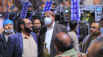 أمين العاصمة يتفقد العمل في عدد من المصانع ويؤكد دعم الدولة للإنتاج المحلي