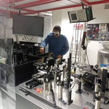 عالم يمني يلفت أنظار الأوساط العلمية الألمانية بأبحاثه ودراساته في فيزياء الليزر والطاقة عالم يمني يلفت أنظار الأوساط العلمية الألمانية بأبحاثه ودراساته في فيزياء الليزر والطاقة