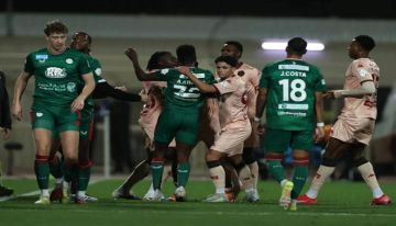 مواجهة شهدت اشتباكات قوية بين الفريقين.. الاتفاق يقهر الخلود في دوري روشن السعودي