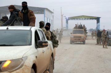 الجيش السوري يعلن سيطرته على مدينة الطبقة وسد الفرات الجيش السوري يعلن سيطرته على مدينة الطبقة وسد الفرات