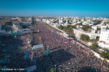 مليونية عدن.. الإغراءات السعودية تسقط أمام الإرادة الشعبية الجنوبية مليونية عدن.. الإغراءات السعودية تسقط أمام الإرادة الشعبية الجنوبية