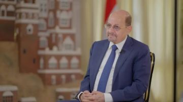 بقاء وزراء بارزين في التشكيلة الحكومية الجديدة برئاسة الدكتور شائع الزنداني.. تعرف عليهم بقاء وزراء بارزين في التشكيلة الحكومية الجديدة برئاسة الدكتور شائع الزنداني.. تعرف عليهم