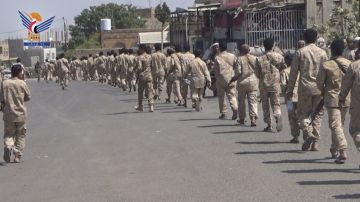 تعز.. مسير عسكري لوحدات رمزية في خدير إحياء لذكرى استشهاد الرئيس الصماد