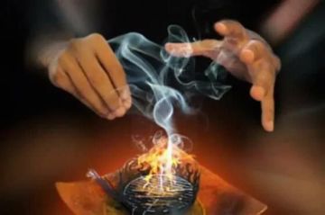 تهز اليمن.. أربعة أشخاص يتناوبون على ضرب امرأة بوحشية بعد اتهامها بممارسة السحر والشعوذة تهز اليمن.. أربعة أشخاص يتناوبون على ضرب امرأة بوحشية بعد اتهامها بممارسة السحر والشعوذة