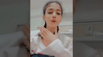 فيديو الناجية الوحيدة من حادث القصيم.. الطفلة السودانية العنود عبدالله الطريفي تناشد الأمير محمد بن سلمان فيديو الناجية الوحيدة من حادث القصيم.. الطفلة السودانية العنود عبدالله الطريفي تناشد الأمير محمد بن سلمان