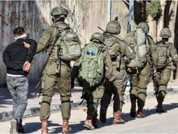 قوات العدو الإسرائيلي تشن حملة مداهمات وتعتقل عددا من الفلسطينيين في الضفة الغربية