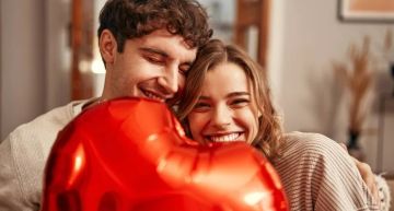 دراسة تؤكد: الرجل الذكي أكثر رقة وحنانا على زوجته