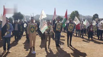 وقفة طلابية في الضالع تنديدا بالإساءة للقرآن الكريم وقفة طلابية في الضالع تنديدا بالإساءة للقرآن الكريم