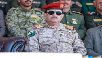 استجابة لحملات إخوانية.. العليمي يقيل وزير دفاعه بسبب حياده استجابة لحملات إخوانية.. العليمي يقيل وزير دفاعه بسبب حياده