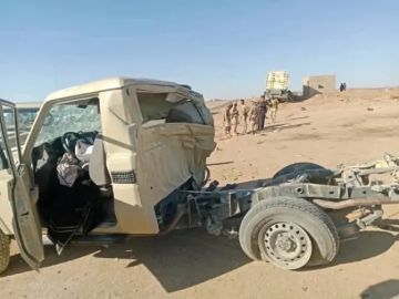 شاهد لحظة تصادم شاحنة وطقم عسكري تابع لقوات درع الوطن في طريق العبر ووفاة كافة الجنود (فيديو)