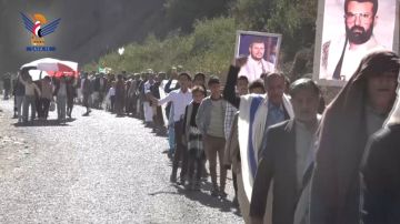 إب.. مسير لخريجي قوات التعبئة في عزلة الجعاشن بمديرية ذي السفال إب.. مسير لخريجي قوات التعبئة في عزلة الجعاشن بمديرية ذي السفال