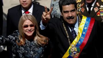 ترامب يعلن رسميا اعتقال مادورو وزوجته ونقلهما إلى خارج فنزويلا وبدء البحث عن بديل لتولي الرئاسة ترامب يعلن رسميا اعتقال مادورو وزوجته ونقلهما إلى خارج فنزويلا وبدء البحث عن بديل لتولي الرئاسة