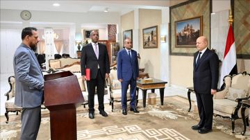 محافظ عدن اليمنية الجديد عبدالرحمن شيخ اليافعي يؤدي اليمين الدستورية