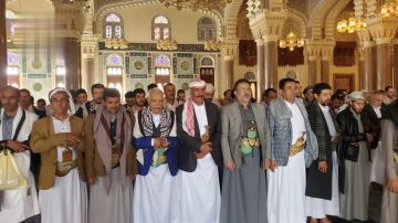 تشييع جثمان عضو مجلس النواب الشيخ صالح التام في صنعاء تشييع جثمان عضو مجلس النواب الشيخ صالح التام في صنعاء