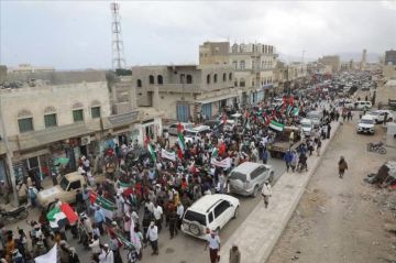 تظاهرة حاشدة في سقطرى تؤكد الامتنان للإمارات وتكشف فراغا خلفه رحيلها تظاهرة حاشدة في سقطرى تؤكد الامتنان للإمارات وتكشف فراغا خلفه رحيلها