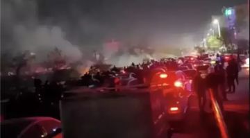 دمار المساجد والمدارس في طهران.. احتجاجات إيران تتجاوز كل الحدود!