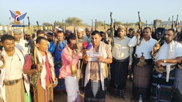 الحديدة .. وقفة مسلحة في مديرية المنيرة لإعلان النفير العام