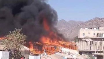حريق هائل يلتهم خيام اللاجئين الصوماليين في قعطبة بالضالع حريق هائل يلتهم خيام اللاجئين الصوماليين في قعطبة بالضالع
