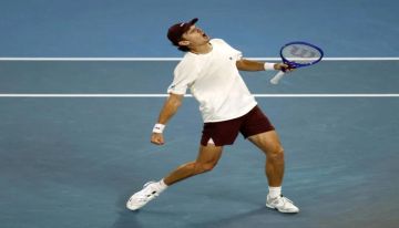 دي مينور يبلغ ربع نهائي أستراليا المفتوحة للتنس بفوزه على بوبليك