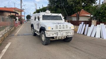  يونيفيل تطالب إسرائيل بوقف إطلاق النار بعد تعرض أحد مواقعها لنيران دبابة جنوب لبنان