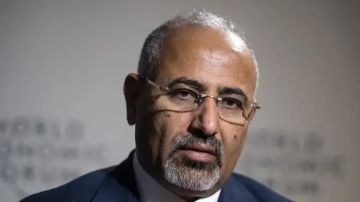 الصومال يحظر الطيران العسكري الإماراتي من أجوائه عقب تهريب عيدروس الزبيدي الصومال يحظر الطيران العسكري الإماراتي من أجوائه عقب تهريب عيدروس الزبيدي