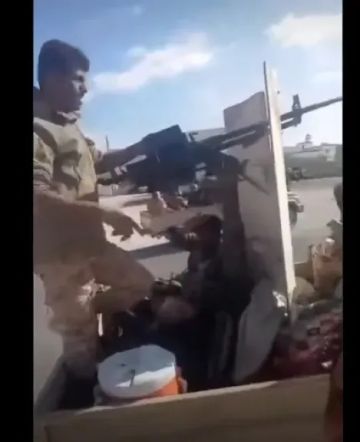 انكسار كبير للانتقالي في ساحل حضرموت.. إخلاء معسكر الريان ورفع نقاط التفتيش.. والقوات الحكومية تتجاوز عقبة عبدالله غريب وتتجه نحو المكلا