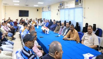 وكيل وزارة الشباب والرياضة يرأس اجتماعاً لموظفي الوزارة