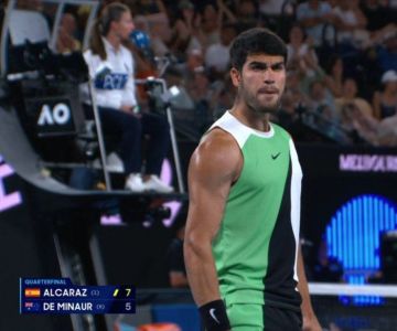 ألكاراز يروض دي مينو ليبلغ قبل نهائي بطولة أستراليا المفتوحة