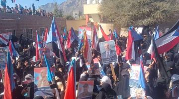 القطاع النسوي بمديرية الضالع ينفذ وقفة احتجاجية تنديدا بالسياسات العدوانية على شعب الجنوب القطاع النسوي بمديرية الضالع ينفذ وقفة احتجاجية تنديدا بالسياسات العدوانية على شعب الجنوب