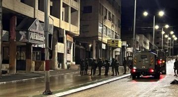 قوات العدو الإسرائيلي تقتحم المنطقة الشرقية بمدينة نابلس قوات العدو الإسرائيلي تقتحم المنطقة الشرقية بمدينة نابلس