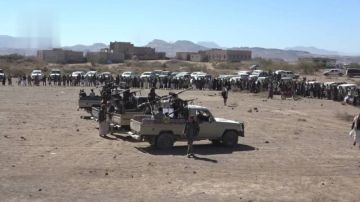 وقفة قبلية مسلحة في البيضاء تأكيدا على الجهوزية لمواجهة الأعداء وقفة قبلية مسلحة في البيضاء تأكيدا على الجهوزية لمواجهة الأعداء