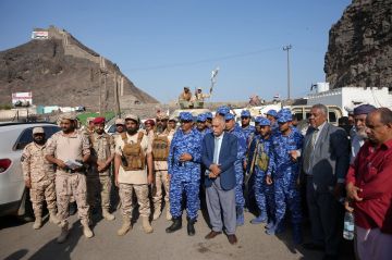 قوات العمالقة الجنوبية تسلم معسكر جبل حديد لقوات أمن المنشآت