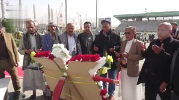 قيادة قطاع التعليم الفني في العاصمة تزور ضريحي الشهيدين الصماد والغماري