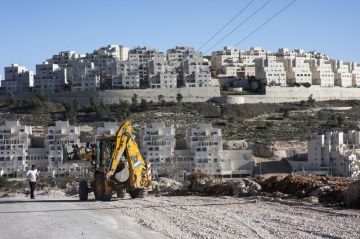 مقاومة الجدار والاستيطان: إسرائيل تبدأ التنفيذ الفعلي لمخطط E1 الاستيطاني