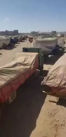 تكدس مئات الشاحنات المحملة بالإسمنت في جمرك ذمار الحوثي بسبب جبايات المليشيات.. وتحذيرات من أزمة خانقة تكدس مئات الشاحنات المحملة بالإسمنت في جمرك ذمار الحوثي بسبب جبايات المليشيات.. وتحذيرات من أزمة خانقة