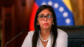 ضياع الرئيس الفنزويلي مادورو وزوجته والحكومة تعلن البحث عنه! ضياع الرئيس الفنزويلي مادورو وزوجته والحكومة تعلن البحث عنه!