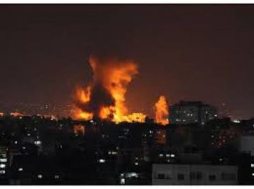 طيران الاحتلال يقصف مخيم نازحين بخان يونس