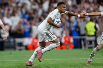 مبابي يقود ريال مدريد للفوز على فياريال بهدفين نظيفين