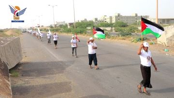 مسير وتطبيق قتالي لخريجي لقيادات وموظفي الأشغال بالحديدة مسير وتطبيق قتالي لخريجي لقيادات وموظفي الأشغال بالحديدة