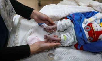 وفاة رضيعة فلسطينية نتيجة البرد القارس في مدينة غزة