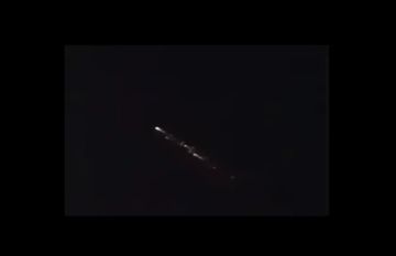 ميليشيا الحوثي تطلق 3 صواريخ من تعز باتجاه البحر الأحمر - فيديو ميليشيا الحوثي تطلق 3 صواريخ من تعز باتجاه البحر الأحمر - فيديو