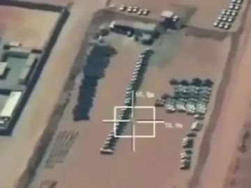 الرئيس العليمي يهنئ حضرموت والمهرة بالانتصار ويعبر عن إعجابه الكبير ببطولة قوات درع الوطن الرئيس العليمي يهنئ حضرموت والمهرة بالانتصار ويعبر عن إعجابه الكبير ببطولة قوات درع الوطن