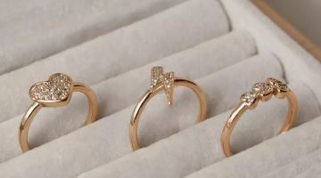 رجل أعمال صيني يوزع سبائك ذهبية على جميع موظفيه في حفل أقامته شركته