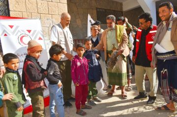 توزيع 1500 جاكت لطلاب 12 مدرسة أساسية في البيضاء