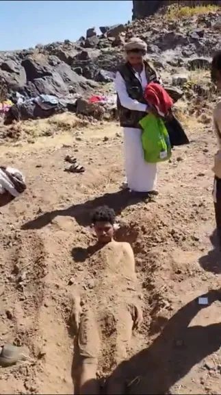 يتم دفن المرضى بذريعة علاجهم .. ظاهرة صادمة تهز اليمن (فيديو)