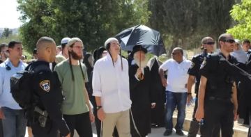 124 مستوطنا صهيونيا يدنسون باحات الأقصى